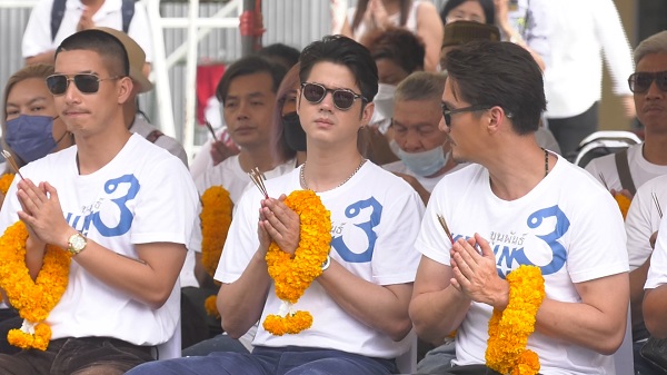  มาริโอ้-อนันดา นำทีมทำบุญและบวงสรวงภาพยนตร์ขุนพันธ์ 3 (มีคลิป)
