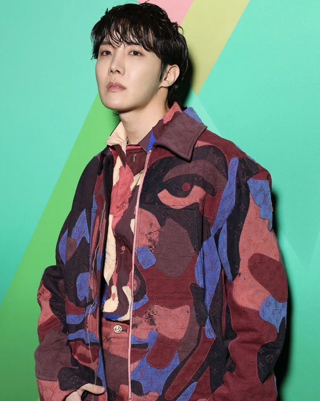 'เจโฮป BTS - แจ็คสัน หวัง'!! นำทัพสตาร์โลกชมแฟชั่นโชว์ Louis Vuitton ที่ปารีส