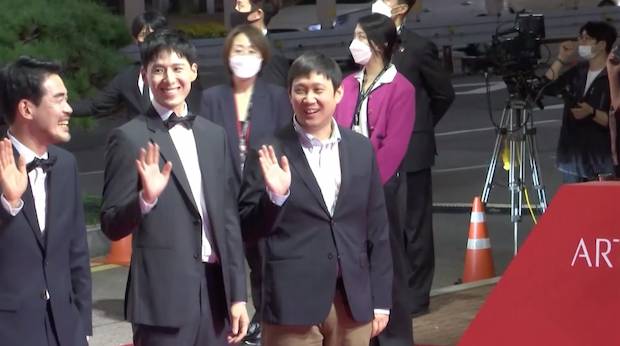 เปิดฉากเทศกาลหนังพูซาน!! ซงจุงกิ - ฮันโซฮี นำทัพสตาร์ดังเดินพรมแดง