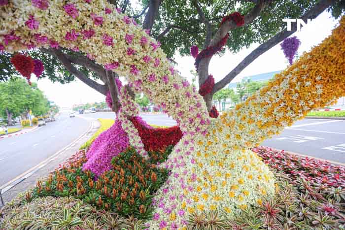 ประดับดอกไม้ เติมสีสันบนถนนประวัติศาสตร์ เฉลิมพระเกียรติในโอกาสพระราชพิธีมหามงคลวันเฉลิมพระชนมพรรษา 2567 ประดับดอกไม้ เติมสีสันบนถนนประวัติศาสตร์ เฉลิมพระเกียรติในโอกาสพระราชพิธีมหามงคลวันเฉลิมพระชนมพรรษา 2567