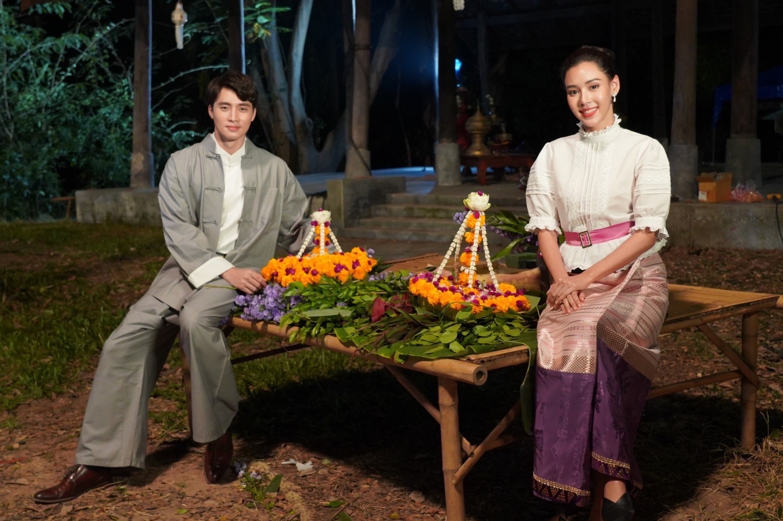 ภณ-ญดา-มีน-ตูน สืบสานประเพณีลอยกระทง ภณ-ญดา-มีน-ตูน สืบสานประเพณีลอยกระทง