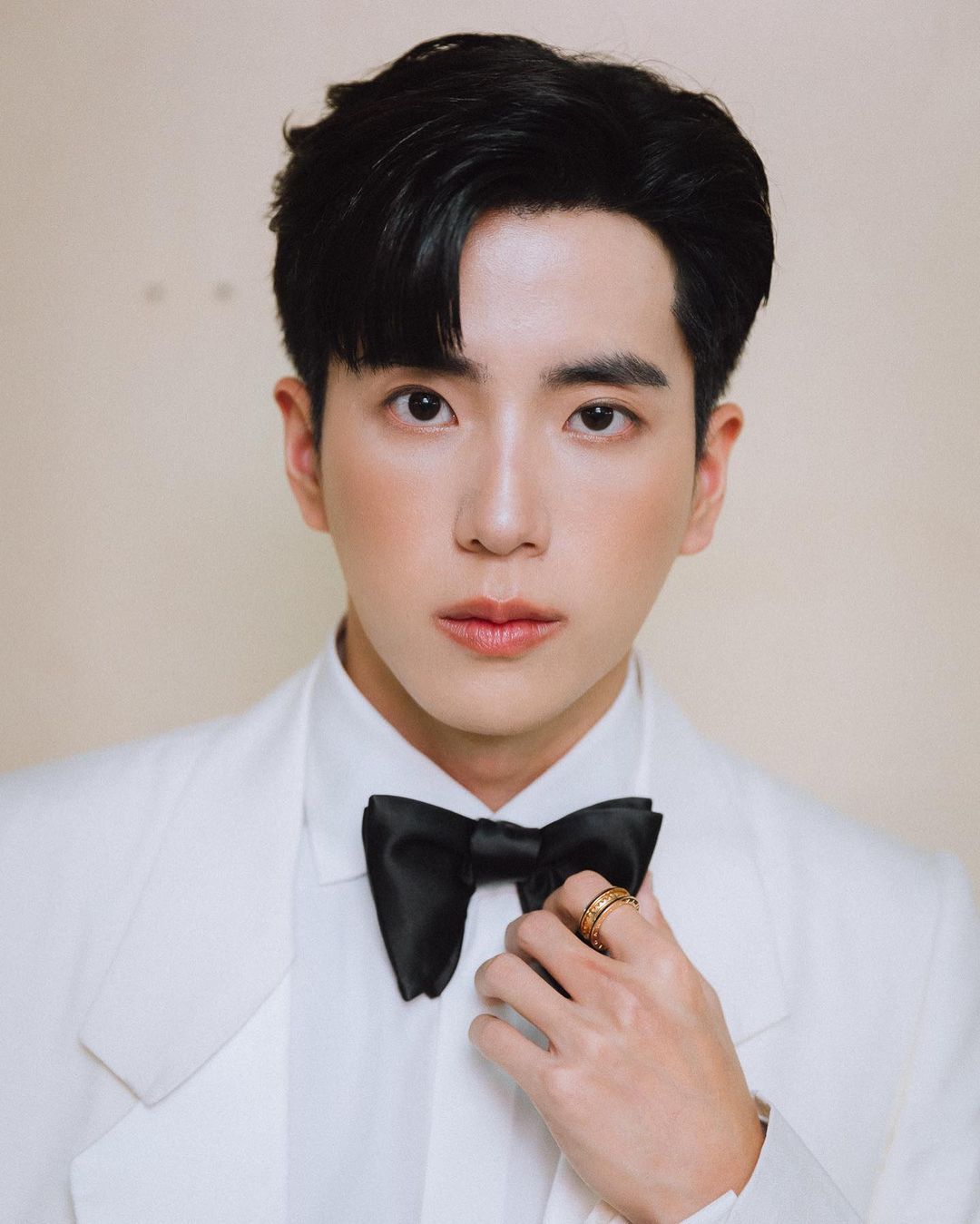 เปิดวาร์ป นนกุล หนุ่มหน้าใส มีคลิปเดินคุย ถือผ้าคลุมไหล่ให้ แอฟ ทักษอร
