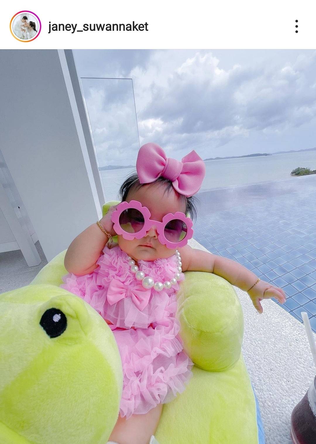 เปิดภาพน้อง ยูจิน ลูกสาวคนสวยของแม่ เจนนี่ รัชนก เที่ยวทะเลสุดสดใส