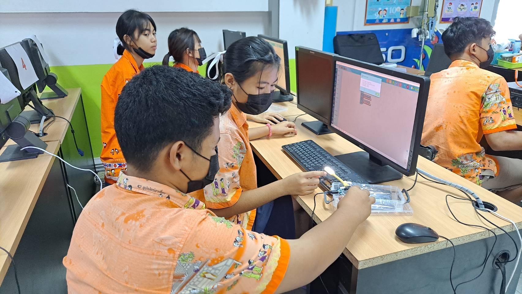 CPF ปั้น ยุวนวัตกร เติมทักษะ Coding น้องๆ รร.บ้านบุ (ประชารัฐพัฒนา) จ.นครราชสีมา CPF ปั้น ยุวนวัตกร เติมทักษะ Coding น้องๆ รร.บ้านบุ (ประชารัฐพัฒนา) จ.นครราชสีมา