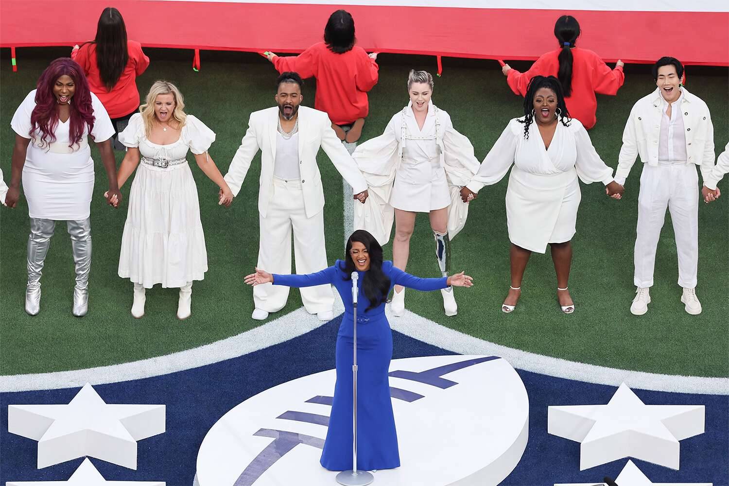 “Dr. Dre” นำทีมศิลปินดังโชว์พักครึ่งเกม “Super Bowl” ครั้งที่ 56 อย่างยิ่งใหญ่
