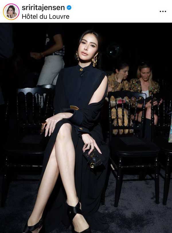 ลุคแรกสุดปัง! ศรีริต้า นั่งฟรอนต์โรว์ชม Paris Haute Couture Fashion Week ลุคแรกสุดปัง! ศรีริต้า นั่งฟรอนต์โรว์ชม Paris Haute Couture Fashion Week