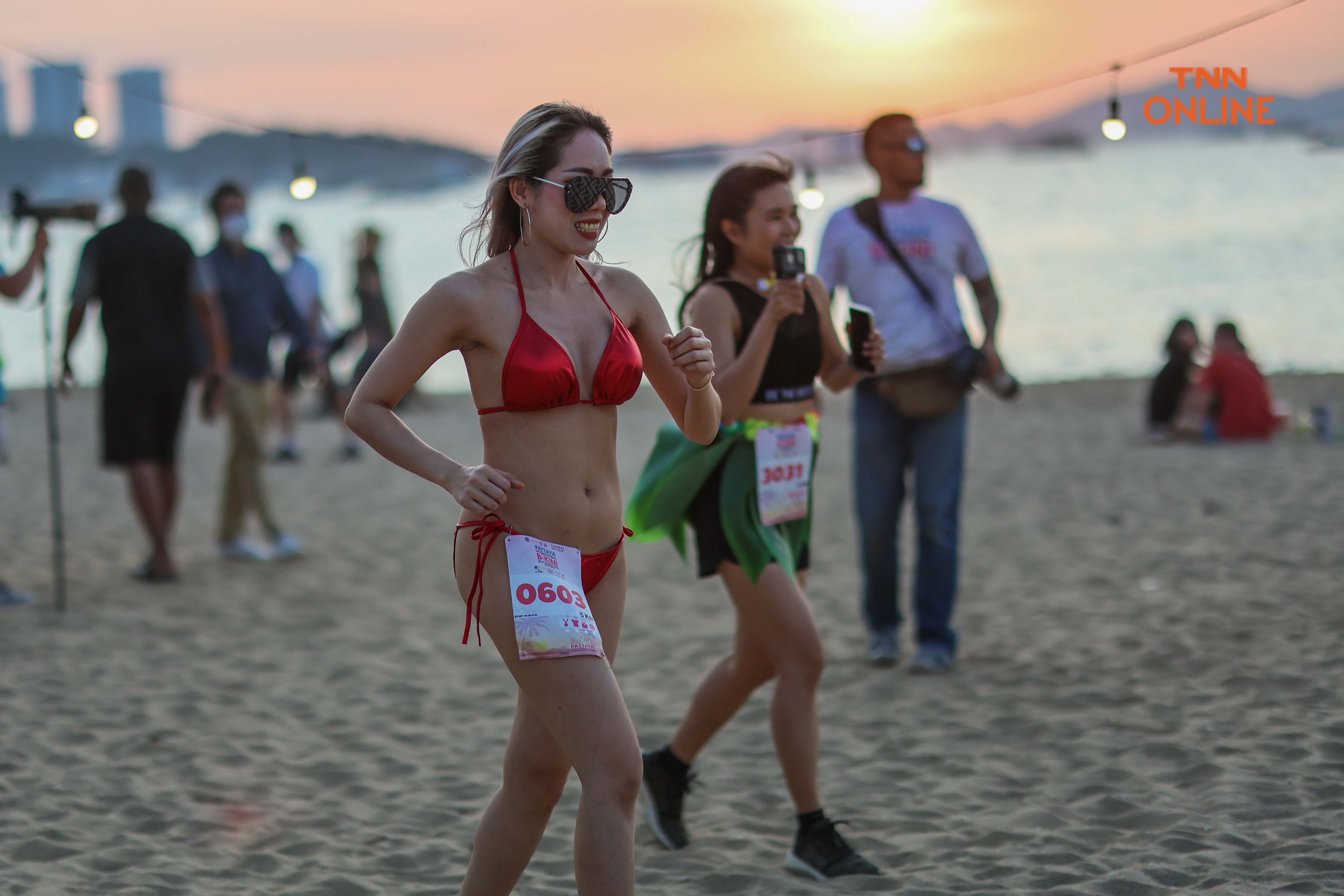 อวดความเซ็กซี่ริมหาดพัทยา นักวิ่งร่วมงาน “PATTAYA INTERNATIONAL BIKINI BEACH RACE 2022”