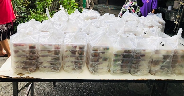 ญาญ่า แจกข้าวกล่อง 300 กล่อง ให้ชุมชนต่างๆ ญาญ่า แจกข้าวกล่อง 300 กล่อง ให้ชุมชนต่างๆ