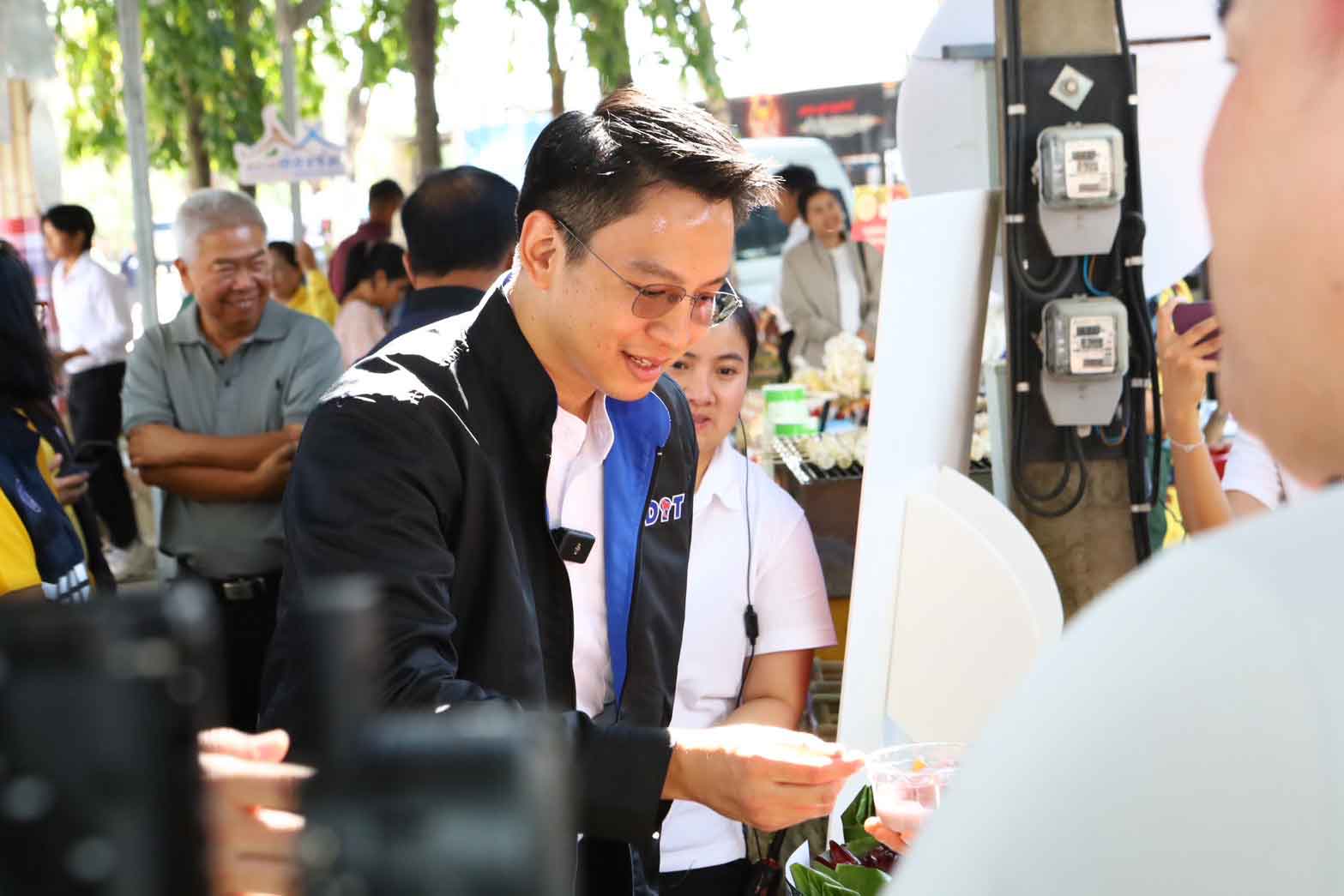 ปีใหม่ 2568 ชวนมาเที่ยวชม ชิม ช้อปสินค้าที่ “ตลาดต้อง ชม” ทั่วประเทศ ปีใหม่ 2568 ชวนมาเที่ยวชม ชิม ช้อปสินค้าที่ “ตลาดต้อง ชม” ทั่วประเทศ