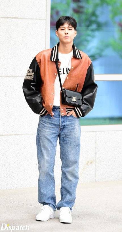 เมื่อตัวท็อปเดินทาง!! ‘ลิซ่า - วี BTS’ เผยภาพในเจ็ทส่วนตัวพาลัดฟ้าสู่ปารีส เมื่อตัวท็อปเดินทาง!! ‘ลิซ่า - วี BTS’ เผยภาพในเจ็ทส่วนตัวพาลัดฟ้าสู่ปารีส