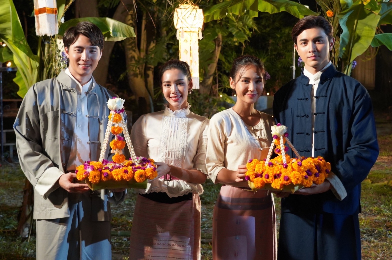 ภณ-ญดา-มีน-ตูน สืบสานประเพณีลอยกระทง ภณ-ญดา-มีน-ตูน สืบสานประเพณีลอยกระทง