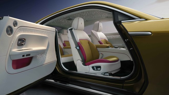 Rolls-Royce เปิดตัว Spectre รถยนต์ไฟฟ้าเต็มรูปแบบคันแรก Rolls-Royce เปิดตัว Spectre รถยนต์ไฟฟ้าเต็มรูปแบบคันแรก