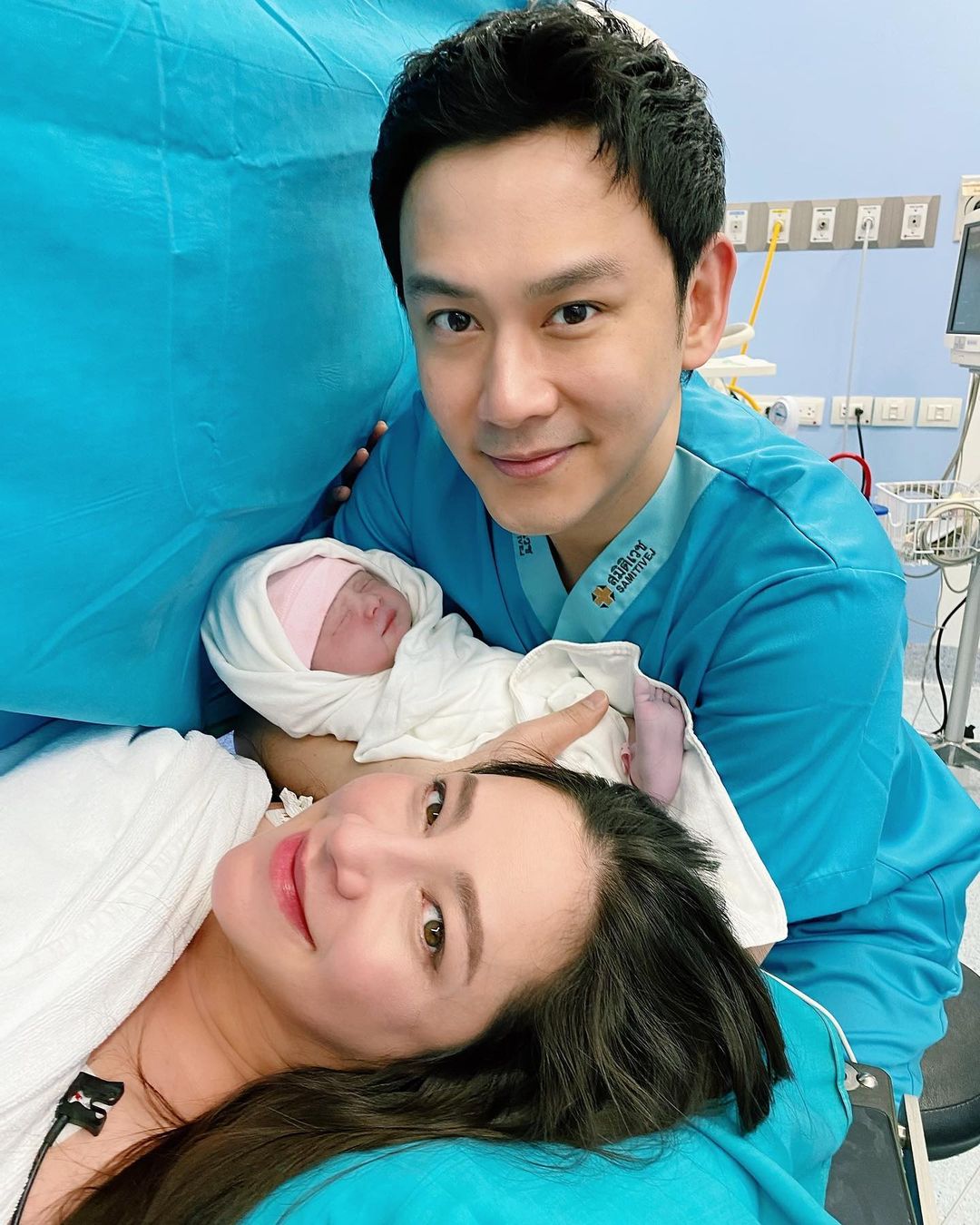 ฟลุค - นาตาลี เผยภาพน่ายินดี ต้อนรับลูกสาว ลืมตาดูโลก