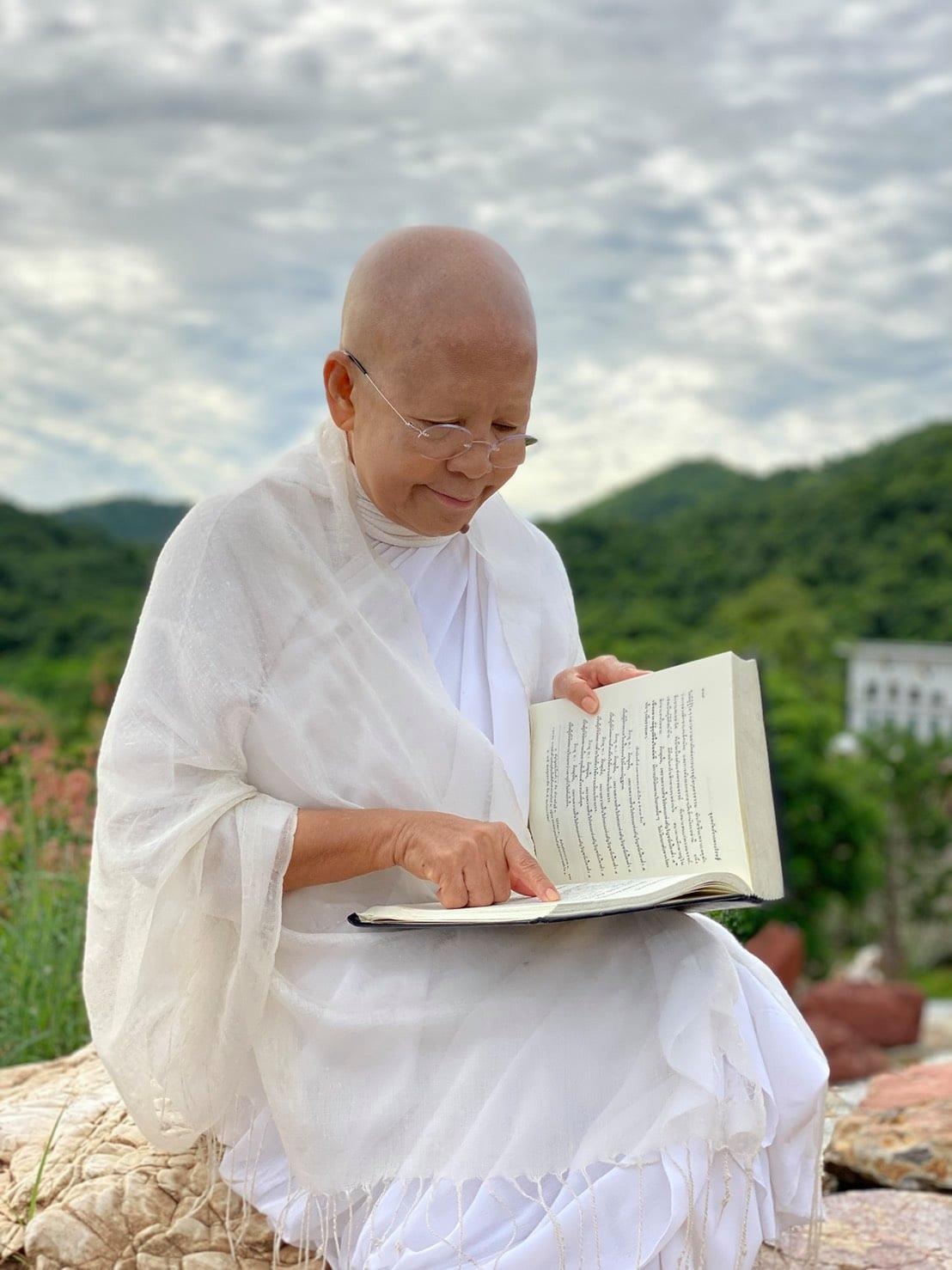 ตุ๊ยตุ่ย พุทธชาด เสียงสั่นเครือ อ่านข่าวการคืนสู่ธรรมชาติของ แม่ชีศันสนีย์ เสถียรสุต