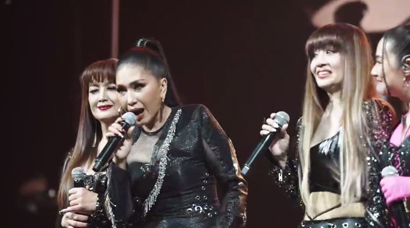เอ้ ชุติมา แซะกลางคอนเสิร์ต อยากร้องเพลง สำนึกบุญคุณ... เอ้ ชุติมา แซะกลางคอนเสิร์ต อยากร้องเพลง สำนึกบุญคุณ...