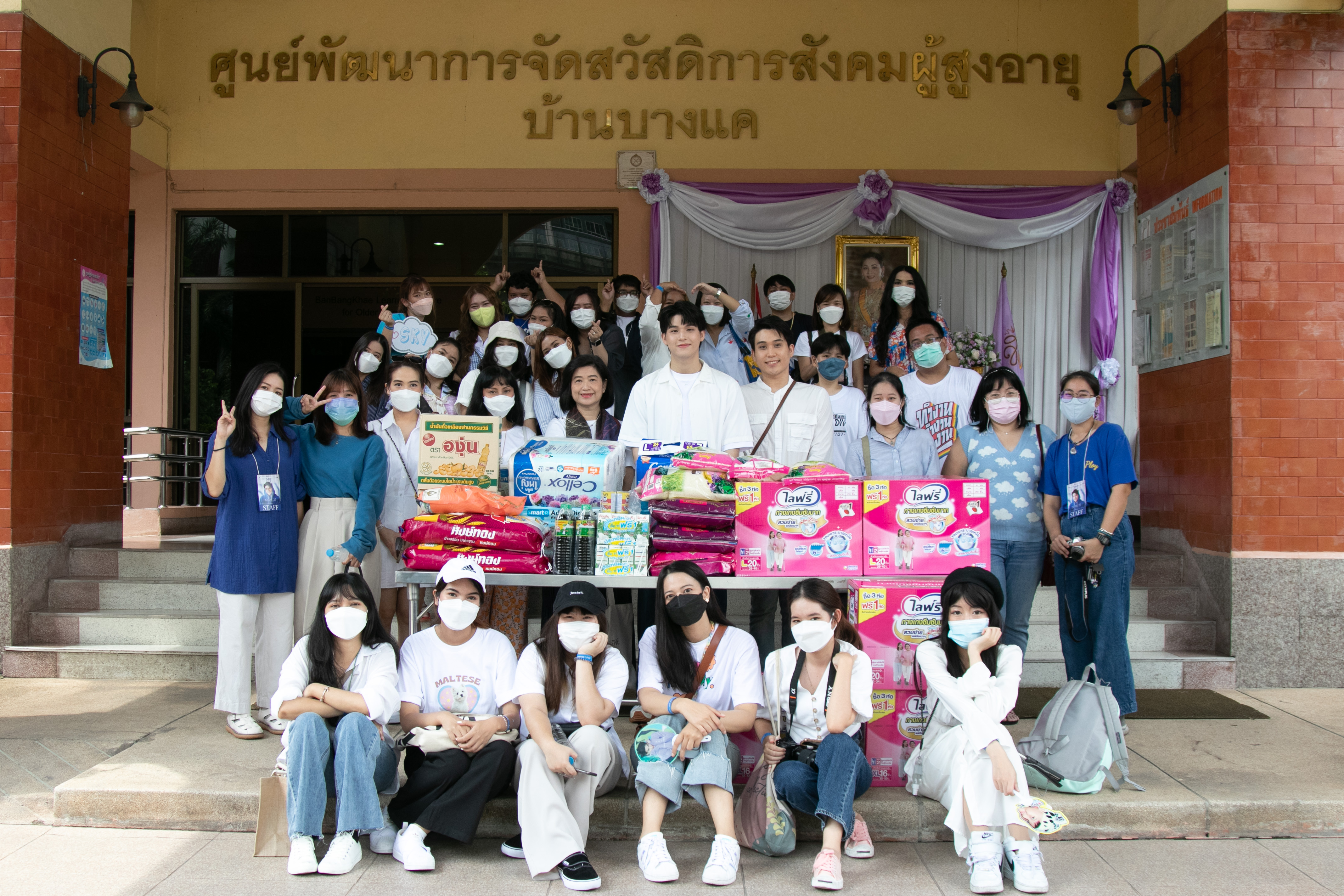 บรรยากาศสุดอบอุ่น สกาย วงศ์รวี ชวนแฟนคลับทำบุญ ฉลองวันเกิดอายุครบ 24 ปี 