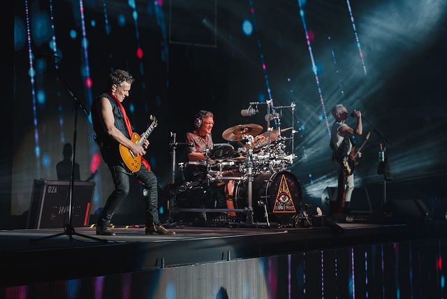 วัยรุ่นดักทำร้าย!! ‘ริก อัลเลน’ มือกลองแขนเดียววง Def Leppard ล้มศีรษะกระแทกพื้น วัยรุ่นดักทำร้าย!! ‘ริก อัลเลน’ มือกลองแขนเดียววง Def Leppard ล้มศีรษะกระแทกพื้น