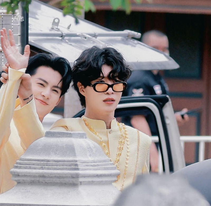 “หวังเฮ่อตี้-แองเจล่าเบบี้” นำทีมซุปตาร์จีนใส่ชุดไทยถ่ายรายการ “Keep Running”  ที่เมืองโบราณ (มีคลิป)