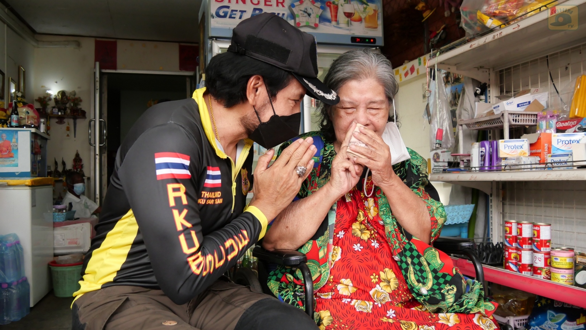 บิณฑ์ เข้าช่วยเหลือ ป้าเขียด อดีตนักแสดงป่วยเส้นเลือดในสมองตีบ ไม่สามารถพูดได้ ชีวิตลำบาก บิณฑ์ เข้าช่วยเหลือ ป้าเขียด อดีตนักแสดงป่วยเส้นเลือดในสมองตีบ ไม่สามารถพูดได้ ชีวิตลำบาก