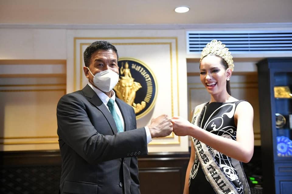 เปิดภาพ ชัชชาติ ชนหมัด แอนนา ยินดีคว้า MUT2022 สร้าง Soft Power - แรงบันดาลใจ
