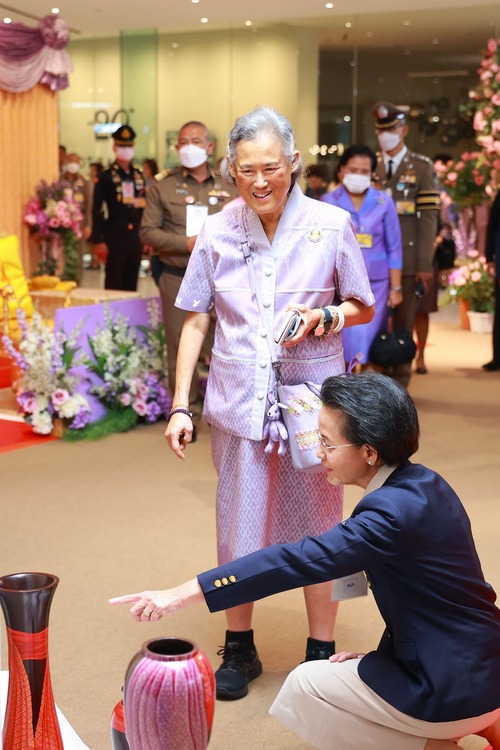 สมเด็จพระกนิษฐาธิราชเจ้า กรมสมเด็จพระเทพฯ เสด็จฯไปทรงเป็นประธานเปิดงาน “สานสายใยเพื่อผลิตภัณฑ์สายใจไทย ครั้งที่ ๒๖ ” สมเด็จพระกนิษฐาธิราชเจ้า กรมสมเด็จพระเทพฯ เสด็จฯไปทรงเป็นประธานเปิดงาน “สานสายใยเพื่อผลิตภัณฑ์สายใจไทย ครั้งที่ ๒๖ ”