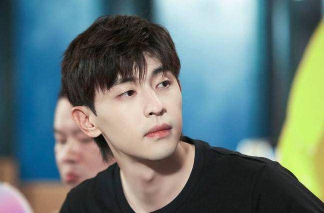 เติ้งหลุน จงใจเลี่ยงจ่ายภาษี ถูกทางการจีนสั่งจ่ายภาษีย้อนหลังและปรับเงินกว่า 500 ล้านบาท เติ้งหลุน จงใจเลี่ยงจ่ายภาษี ถูกทางการจีนสั่งจ่ายภาษีย้อนหลังและปรับเงินกว่า 500 ล้านบาท