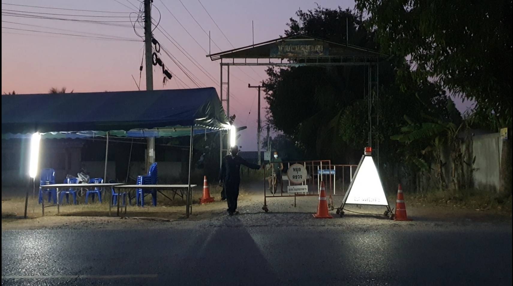 โคราช สั่งปิดหมู่บ้าน 10 วัน หลังพบผู้ป่วยติดเชื้อโควิด-19 ลามต่อเนื่อง 