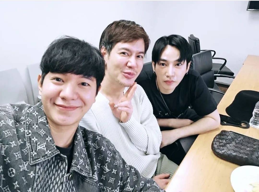 เป๊ก ผลิตโชค หลุดสปอยล์ สิ้นปีมีคอนเสิร์ตพิเศษ ลุ้น รวมตัว เป๊ก-อ๊อฟ-ไอซ์ เป๊ก ผลิตโชค หลุดสปอยล์ สิ้นปีมีคอนเสิร์ตพิเศษ ลุ้น รวมตัว เป๊ก-อ๊อฟ-ไอซ์