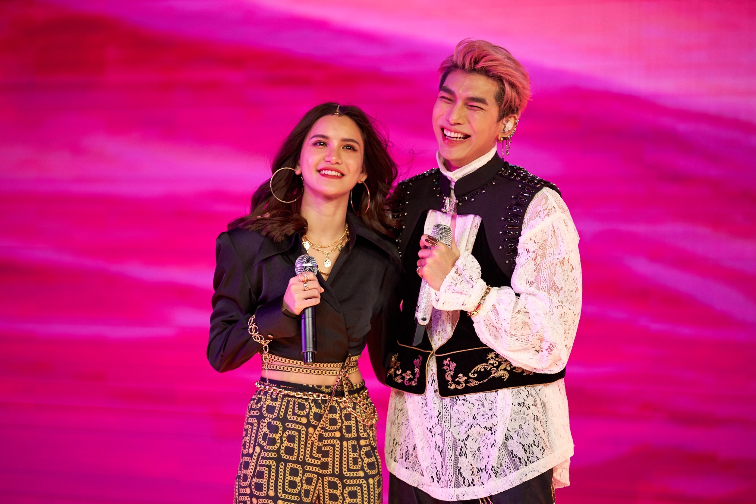 เปย์หนัก! แฟนคลับให้ เพชร หลักล้าน มิว ศุภศิษฎ์ เป็นของขวัญวันเกิดอายุครบ 30 ปี