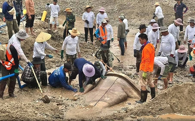 ดรามาขุดเจอ ‘พระพุทธรูปริมฝั่งแม่น้ำโขง’ เปิดมุมมองเซียนพระไทยของเก่า - ของใหม่? ดรามาขุดเจอ ‘พระพุทธรูปริมฝั่งแม่น้ำโขง’ เปิดมุมมองเซียนพระไทยของเก่า - ของใหม่?