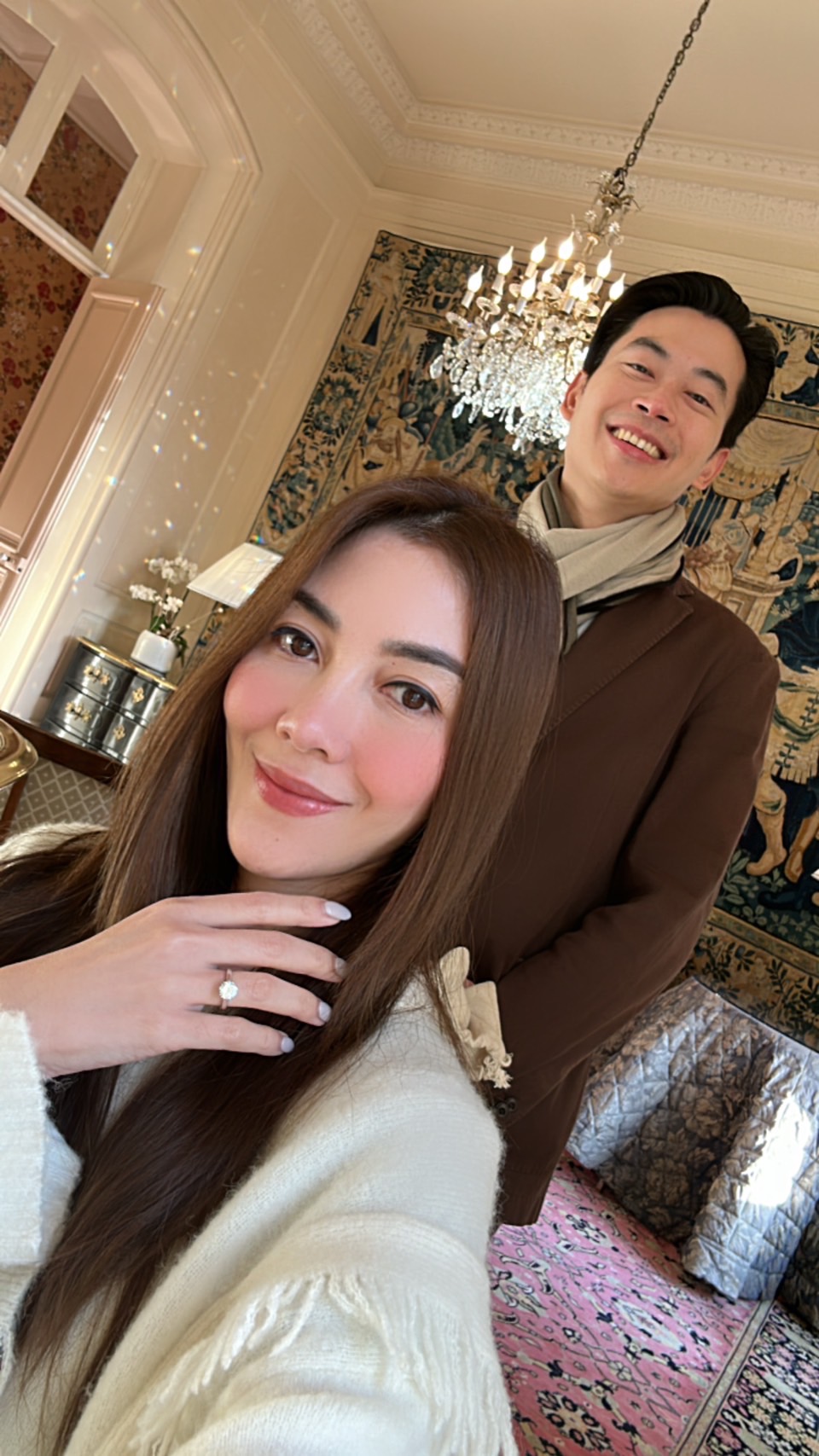 วุ้นเส้น วิริฒิพา เปิดใจ วินาทีสำคัญ “นิกม์ ธนะภูมิกุล” คุกเข่าขอแต่งงานที่ฝรั่งเศส วุ้นเส้น วิริฒิพา เปิดใจ วินาทีสำคัญ “นิกม์ ธนะภูมิกุล” คุกเข่าขอแต่งงานที่ฝรั่งเศส