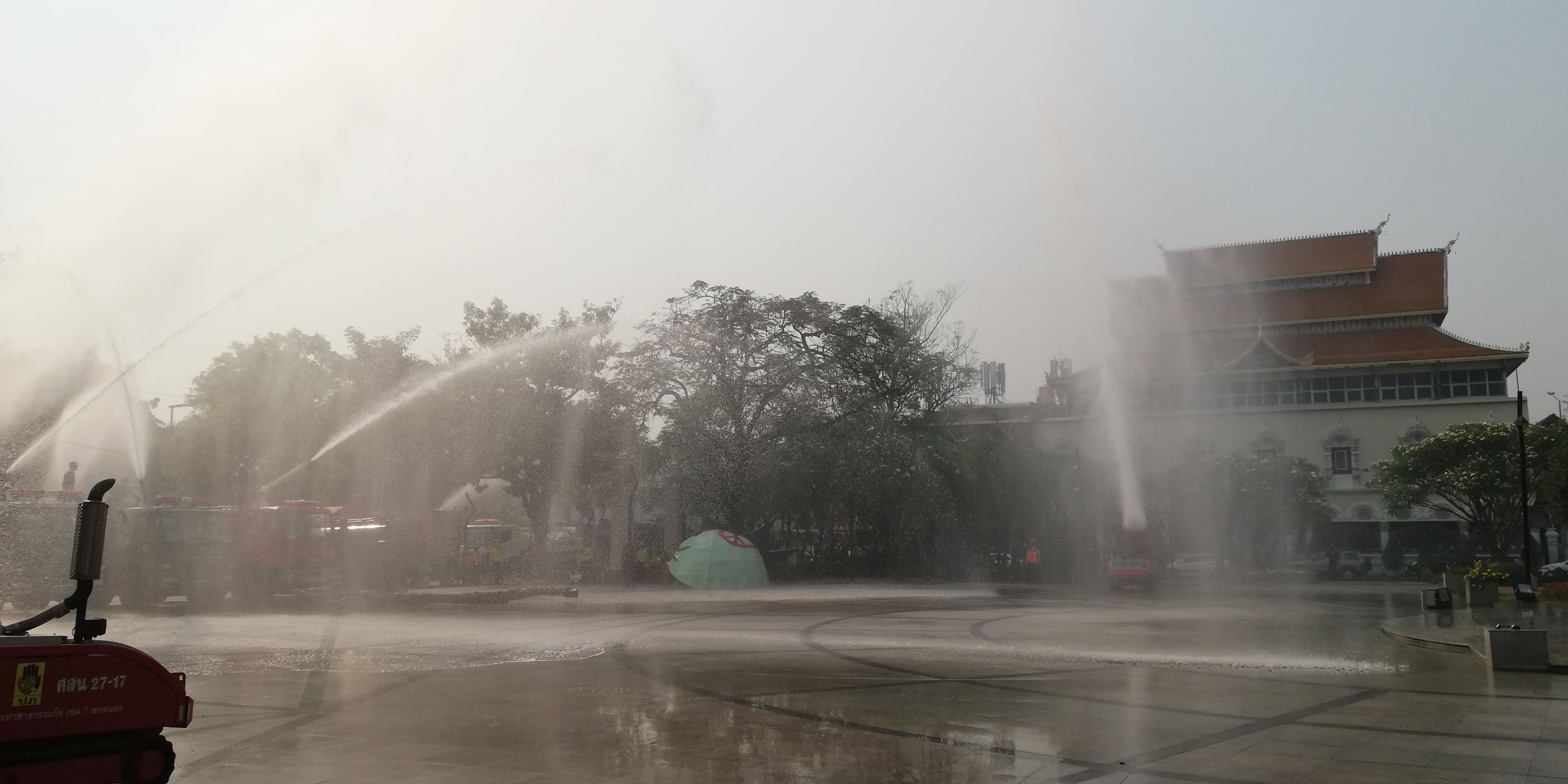 มลพิษเชียงใหม่สีแดงทั่วเมือง-ระดมฉีดพ่นน้ำลดค่าฝุ่น