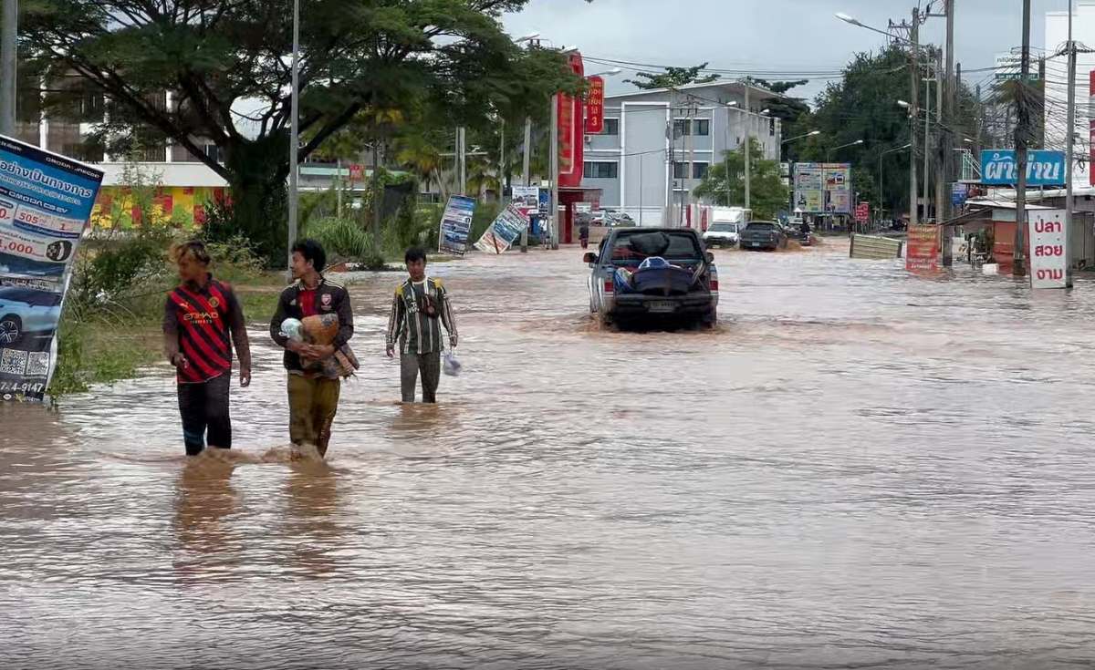 แม่สายฝนตกระดับน้ำเพิ่มขึ้นเล็กน้อย แม่สายฝนตกระดับน้ำเพิ่มขึ้นเล็กน้อย