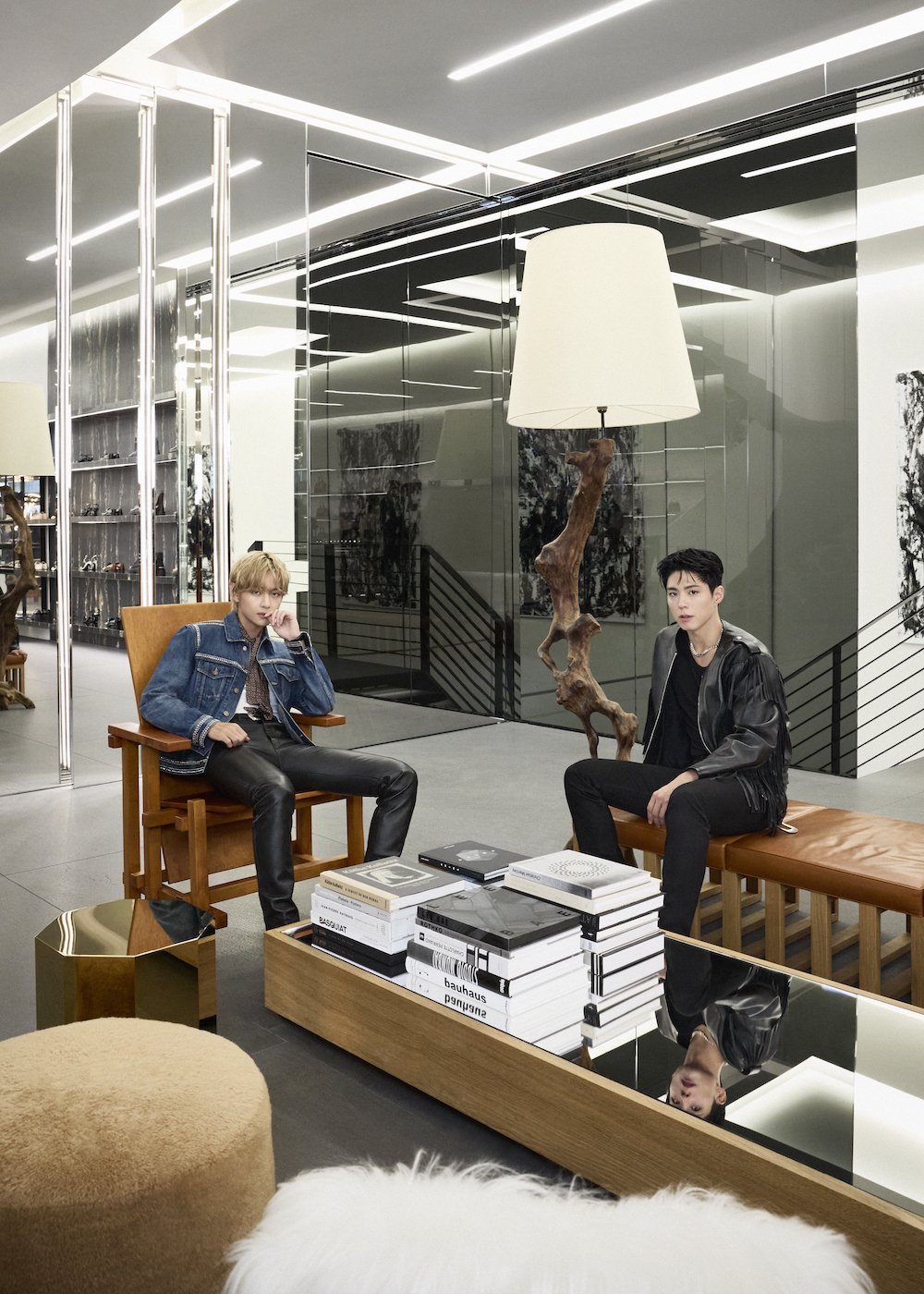 “ V” วง “BTS” ถูกแฟนคลับดึงผมระหว่างร่วมงานแบรนด์ “Celine” ที่โตเกียว (มีคลิป) “ V” วง “BTS” ถูกแฟนคลับดึงผมระหว่างร่วมงานแบรนด์ “Celine” ที่โตเกียว (มีคลิป)