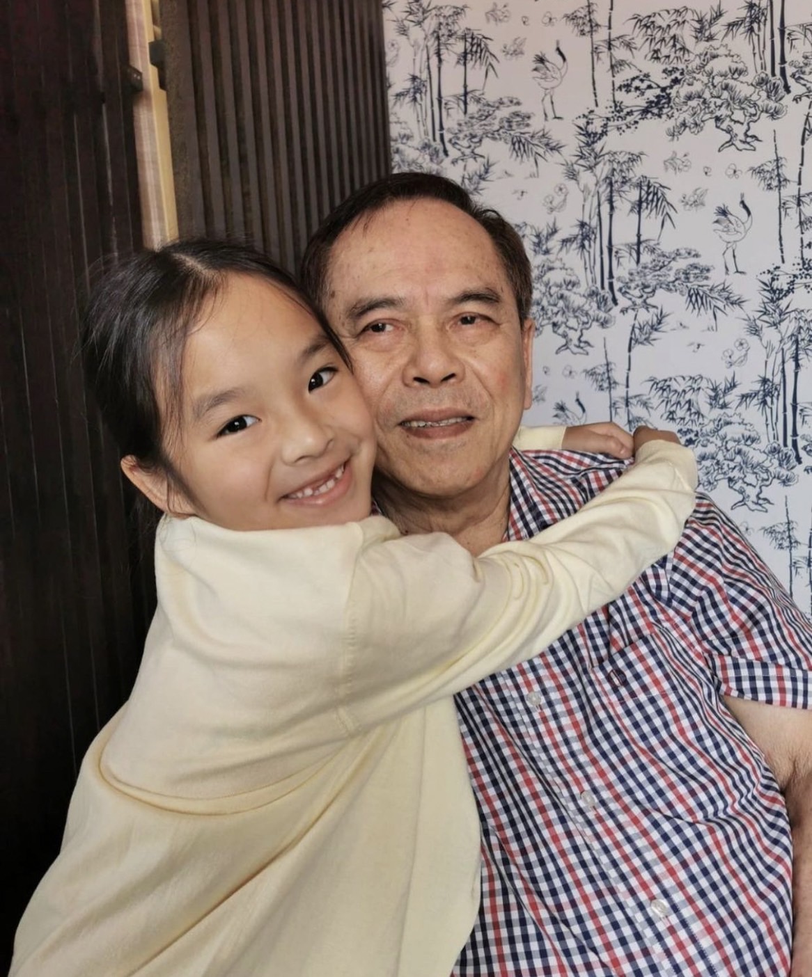 ปู่ไพวงษ์ -คุณย่าชื่นใจ แอฟ ทักษอร พา น้องปีใหม่ มากราบขอพร