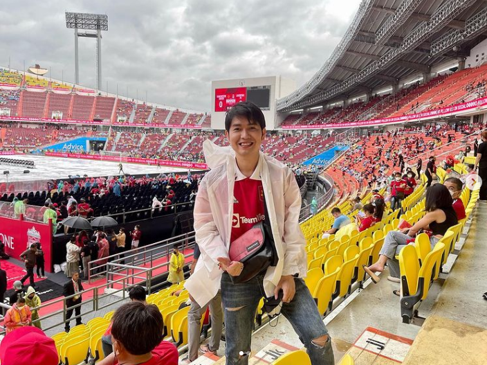 คนบันเทิงเชียร์! ทีมรักในศึกแดงเดือดติดขอบสนาม (มีคลิป)