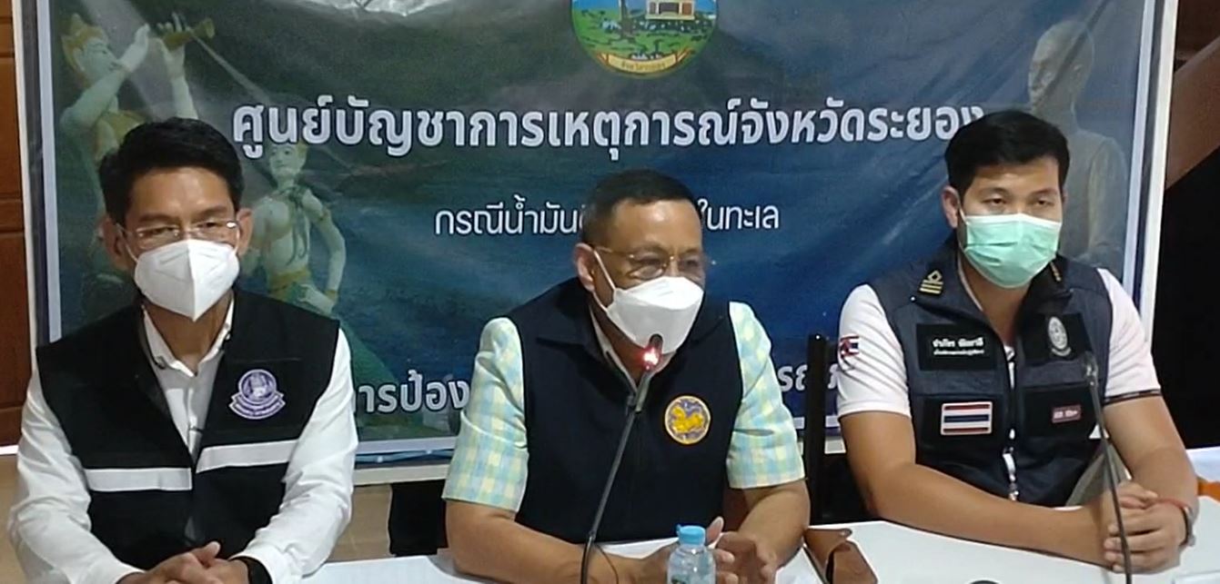 น้ำมันรั่วระยองซ้ำจุดเดิม 5,000 ลิตร ขณะยกท่อขึ้นมาตรวจสอบ เร่งระดมเรือออกสกัด