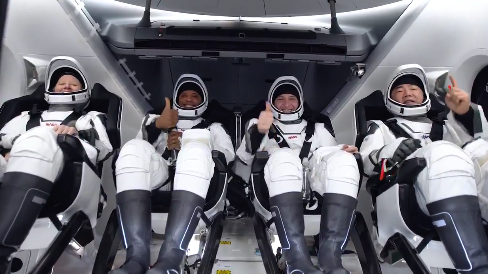 นักบินอวกาศ NASA กลับโลกอย่างปลอดภัยด้วยยาน Space X 