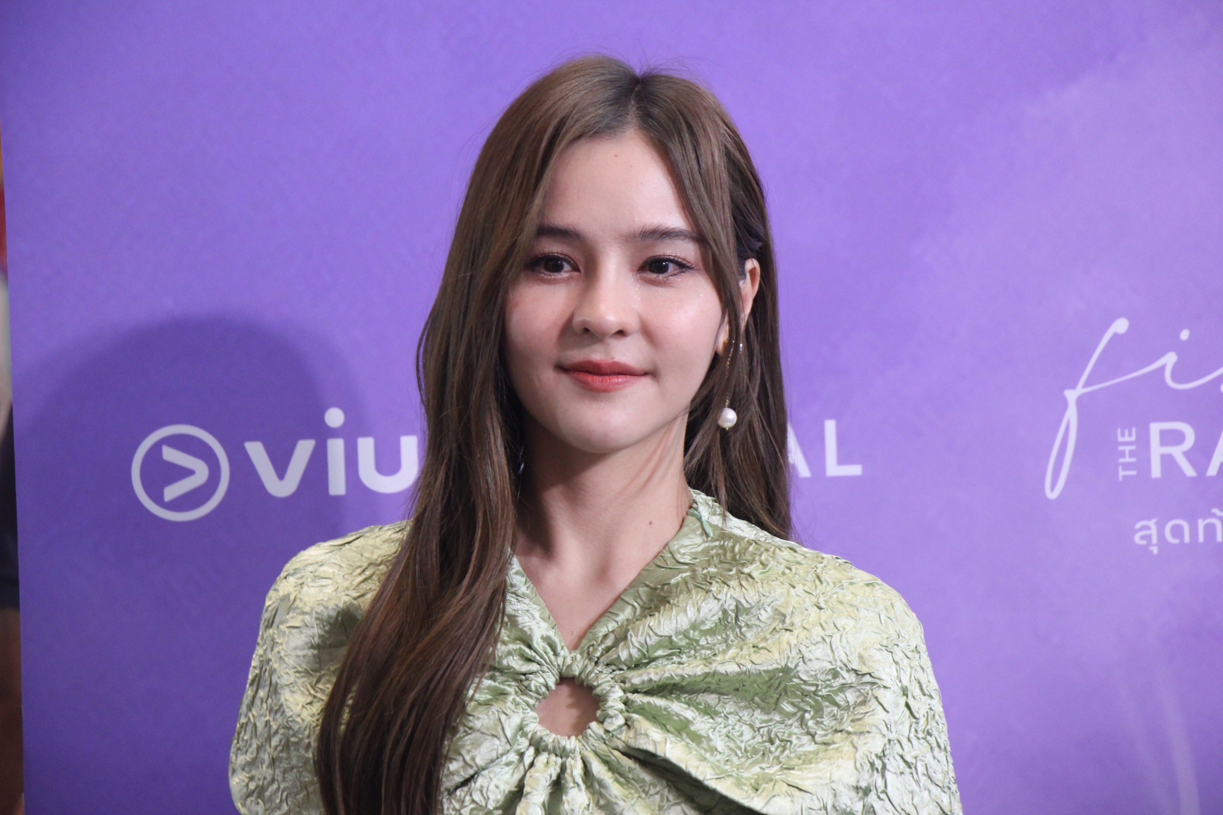 ออม สุชาร์ เผยความรัก 5 ปีแฮปปี้ดี แต่ยังไม่รีบแต่ง ออม สุชาร์ เผยความรัก 5 ปีแฮปปี้ดี แต่ยังไม่รีบแต่ง