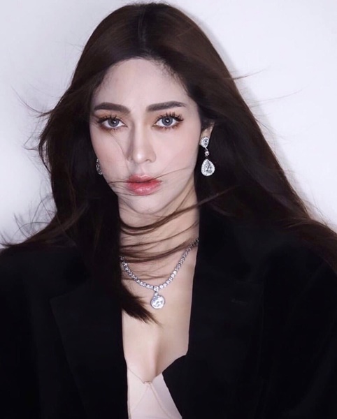 จูน นาตาชา เดือด!! ถูกตัดต่อภาพอนาจาร แต่ดันทำหน้าอกเล็กไป จูน นาตาชา เดือด!! ถูกตัดต่อภาพอนาจาร แต่ดันทำหน้าอกเล็กไป