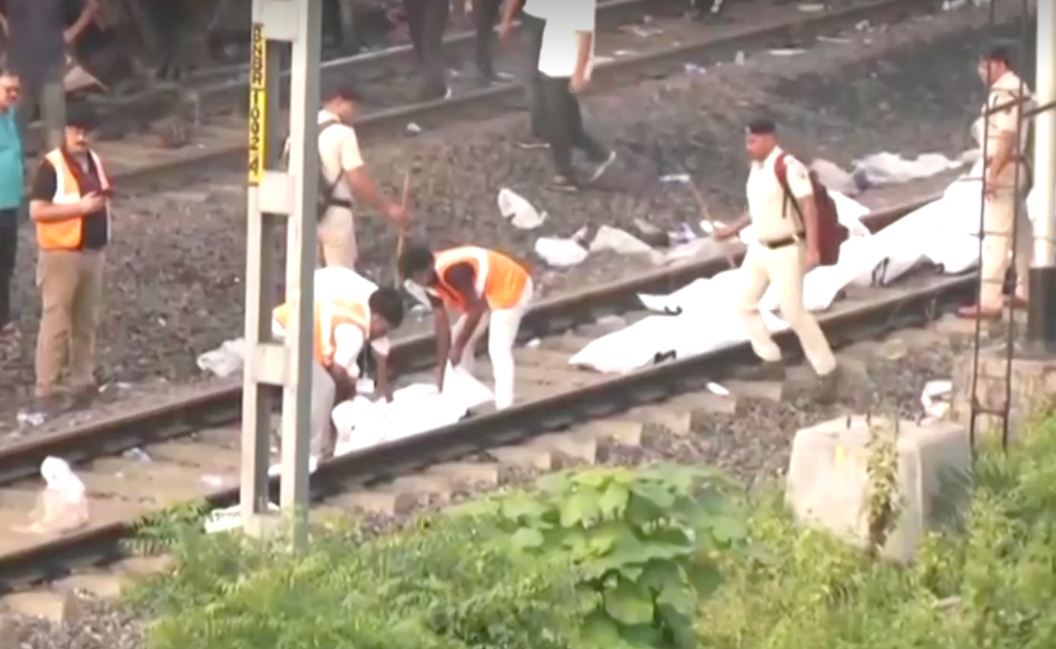 คืบหน้า “รถไฟชนกันที่อินเดีย” ยอดเสียชีวิตพุ่งเกือบ 300 ราย มากสุด 20 ปี คืบหน้า “รถไฟชนกันที่อินเดีย” ยอดเสียชีวิตพุ่งเกือบ 300 ราย มากสุด 20 ปี
