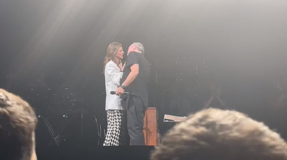  Hans Zimmer นักประพันธ์เพลงชื่อดังขอหวานใจแต่งงานกลางคอนเสิร์ต (มีคลิป)