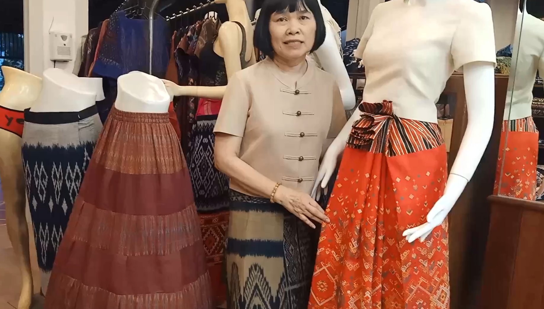 ‘ ลิช่า’ ดันกระแสผ้าถุงฟีเวอร์! ยอดขายพุ่งหลังใส่ไปวัดอยุธยา ‘ ลิช่า’ ดันกระแสผ้าถุงฟีเวอร์! ยอดขายพุ่งหลังใส่ไปวัดอยุธยา
