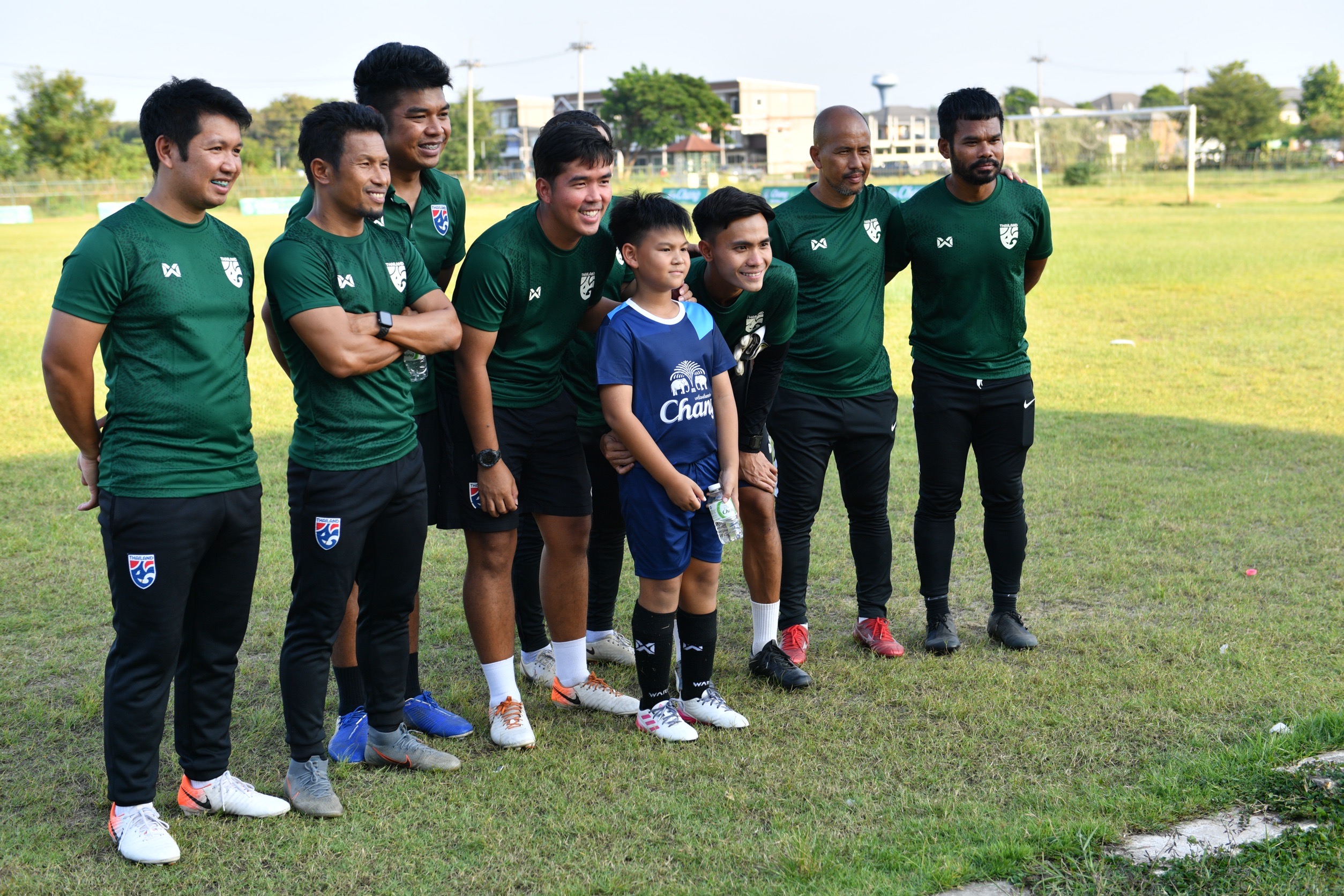 “ช้างฟุตบอลคลินิก 2022-23” ดึงโค้ชทีมชาติติวเข้มศาสตร์ลูกหนัง จ.นครปฐม “ช้างฟุตบอลคลินิก 2022-23” ดึงโค้ชทีมชาติติวเข้มศาสตร์ลูกหนัง จ.นครปฐม