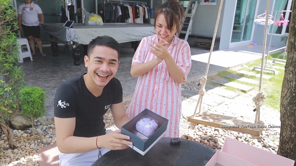 “เจนนี่ - ยิว” อัดคลิปเฉลยเพศลูก เฮลั่นได้ลูกสาว “น้องยูจิน”  (มีคลิป)