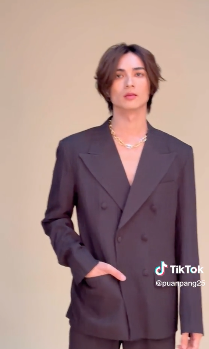 แชร์ว่อน! ลุคใหม่ “แน็ก ชาลี” ชาวเน็ตแซวพระเจ้าให้ความหล่อมาแต่เพิ่งใช้เป็น