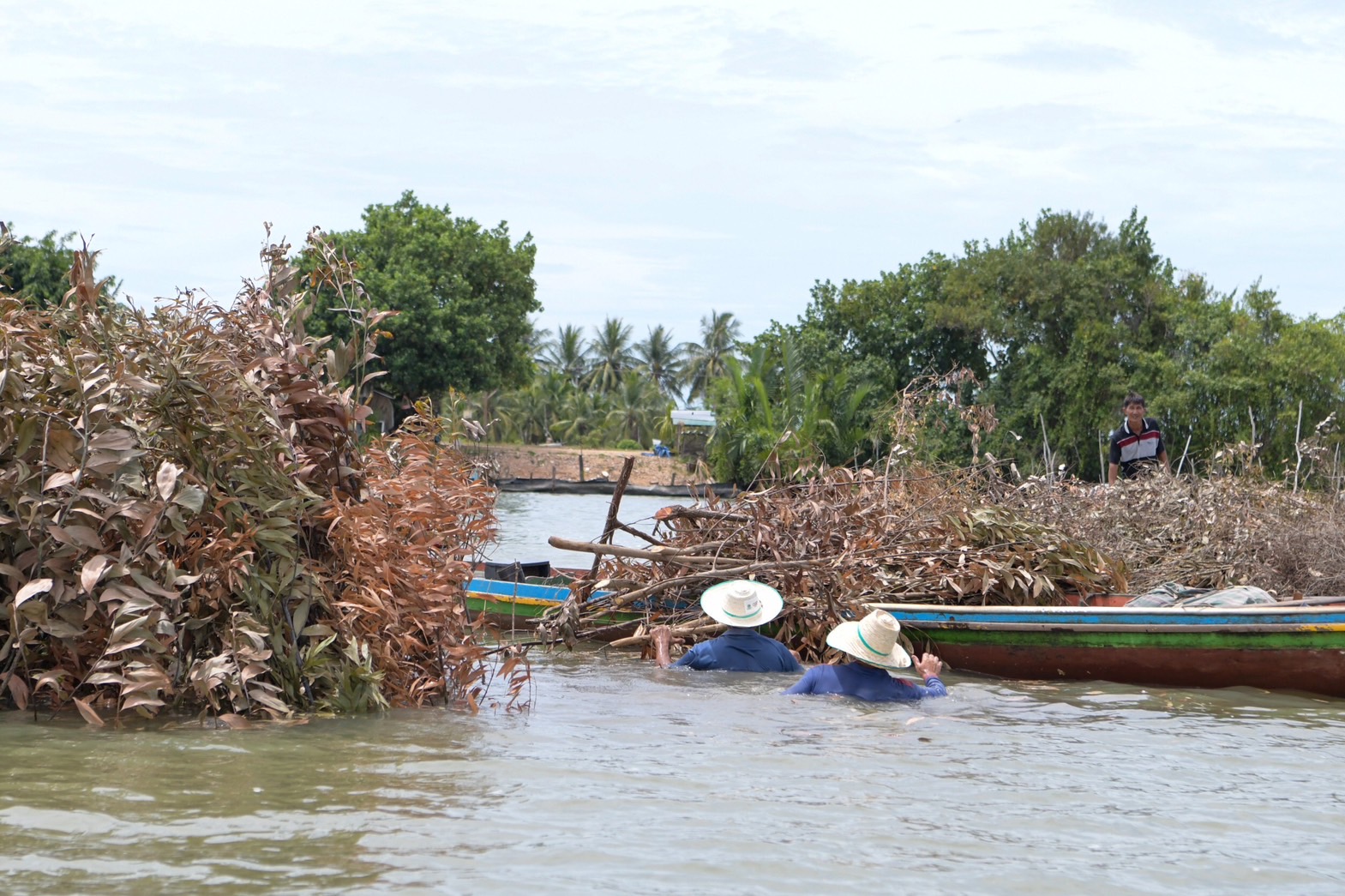 มูลนิธิเจริญโภคภัณฑ์พัฒนาชีวิตชนบท เดินหน้ายุทธศาสตร์ 5 ปี ฟื้นฟูทะเลสาบสงขลา Kick off นำร่องสร้างบ้านปลา