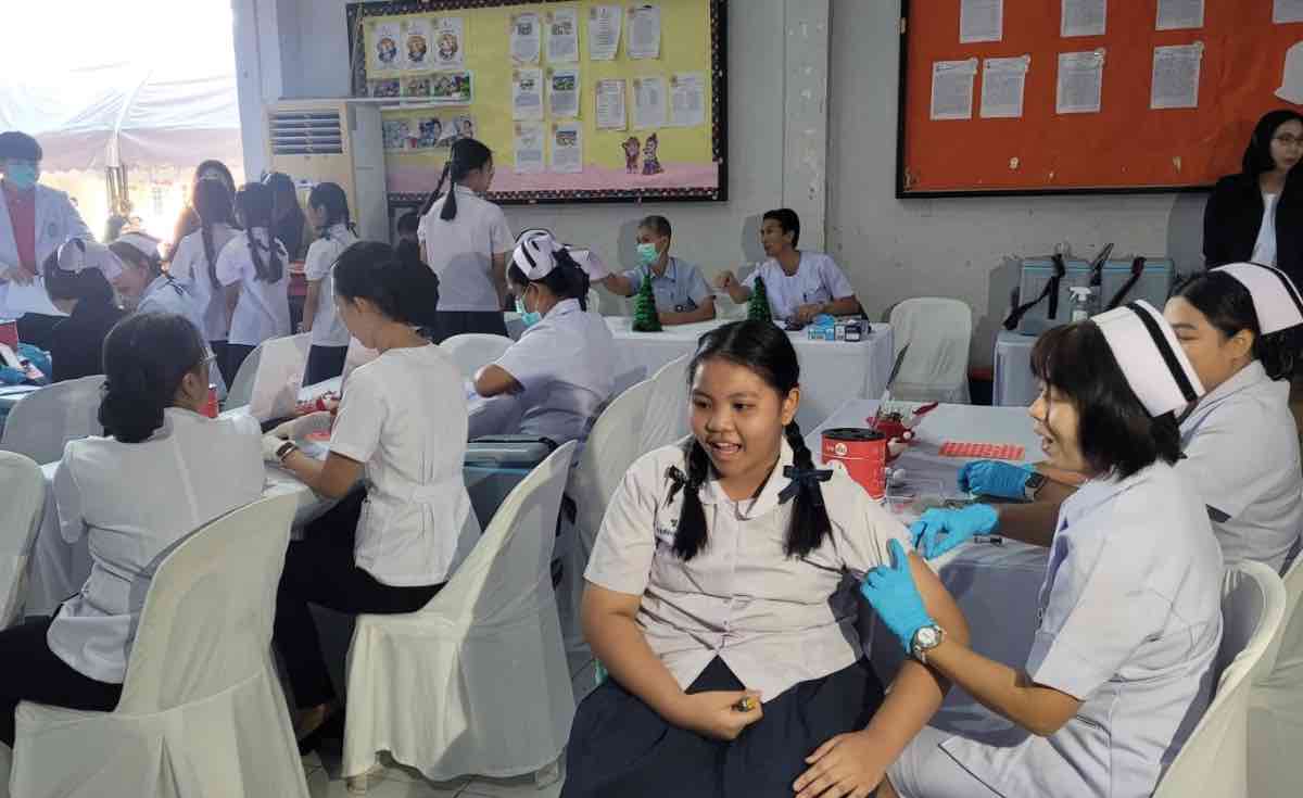 สธ.คิกออฟฉีดวัคซีน HPV นักเรียนหญิงตั้งเป้าล้านเข็มในปี 68