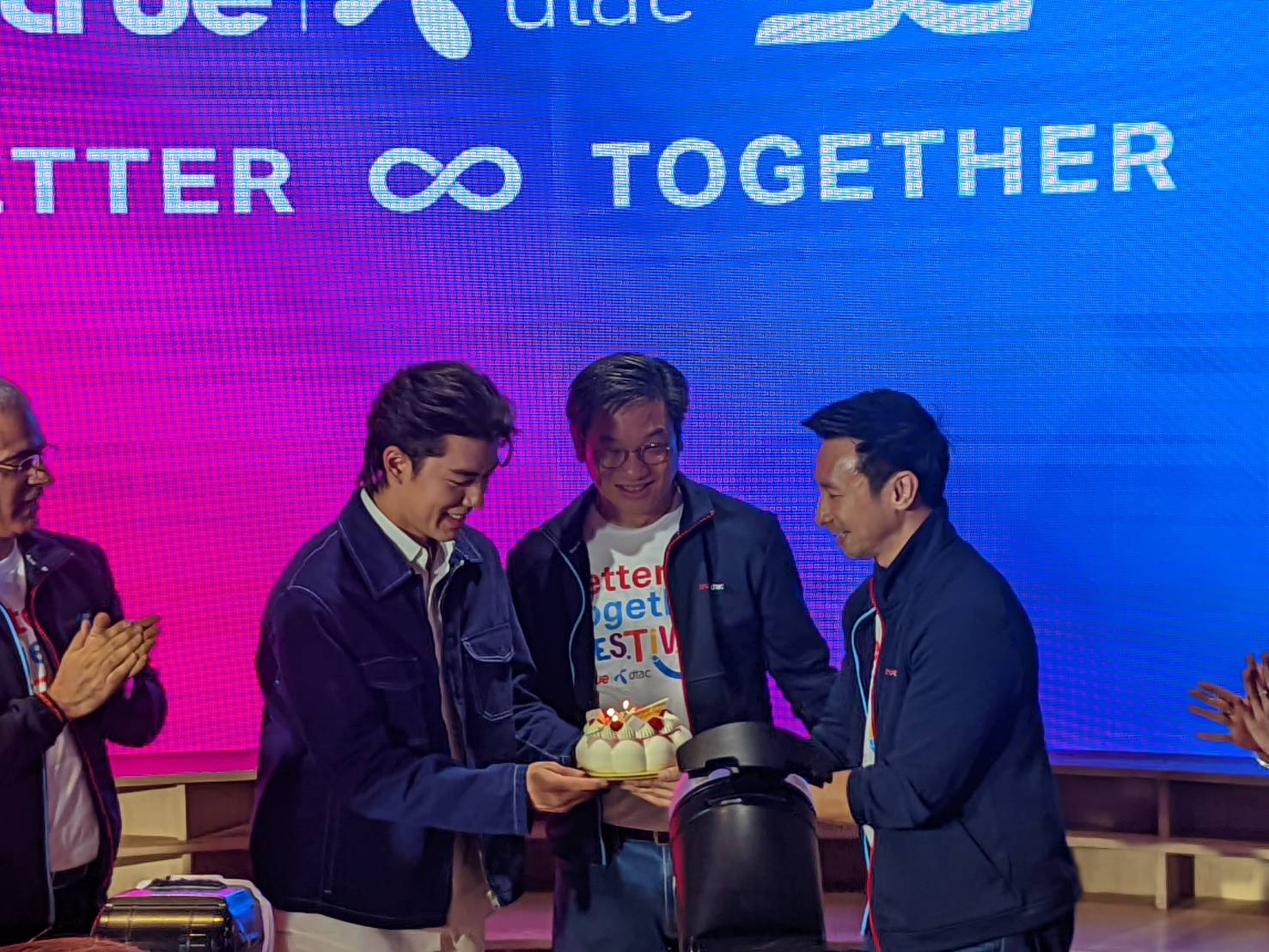 ทรูเปิดเกมรุกตลาดไตรมาส 2 ชูไฮไลท์โรดโชว์ Better Together Festival นาย-ใบเฟิร์น ร่วมแจม ทรูเปิดเกมรุกตลาดไตรมาส 2 ชูไฮไลท์โรดโชว์ Better Together Festival นาย-ใบเฟิร์น ร่วมแจม