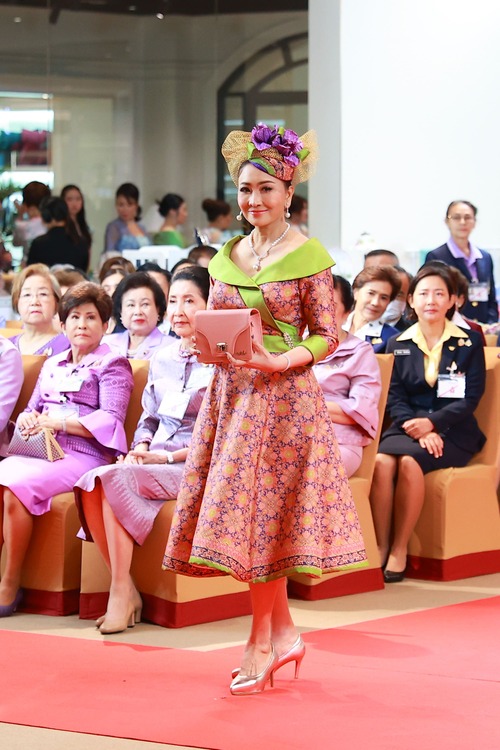 สมเด็จพระกนิษฐาธิราชเจ้า กรมสมเด็จพระเทพฯ เสด็จฯไปทรงเป็นประธานเปิดงาน “สานสายใยเพื่อผลิตภัณฑ์สายใจไทย ครั้งที่ ๒๖ ” สมเด็จพระกนิษฐาธิราชเจ้า กรมสมเด็จพระเทพฯ เสด็จฯไปทรงเป็นประธานเปิดงาน “สานสายใยเพื่อผลิตภัณฑ์สายใจไทย ครั้งที่ ๒๖ ”